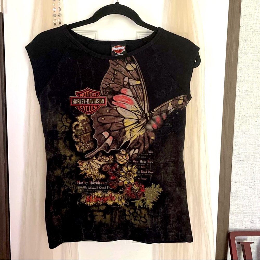 Harley-Davidson Women's Black and Gold Graphic Tee